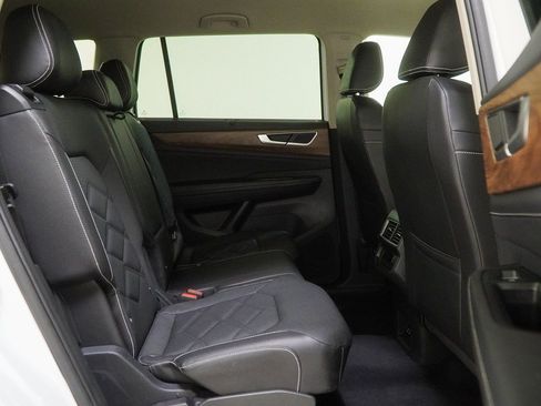 Used 2025 Volkswagen Atlas SE image 44