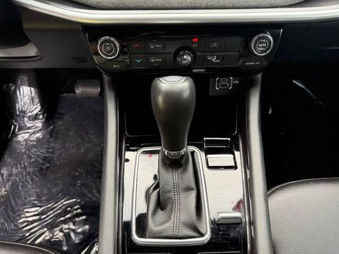 Used 2023 Jeep Compass Latitude w/ Sun and Sound Group AWD/4WD image 18