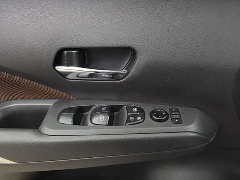 Used 2023 Nissan Kicks SR w/ Interior Electronics Package FWD image 27