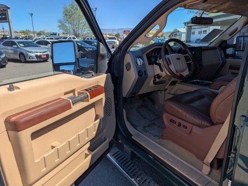 Used 2011 Ford F250 King Ranch w/ King Ranch w/Chrome Pkg image 8