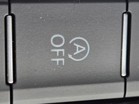 Used 2024 Volkswagen Taos SE image 21