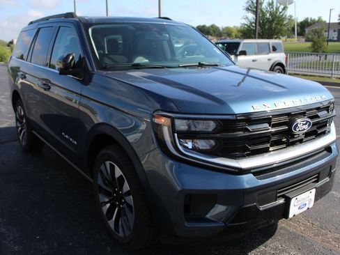 New 2027 Ford Expedition Platinum w/ Driver's Package AWD/4WD image 7