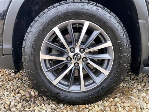 Used 2018 Toyota Highlander XLE image 24