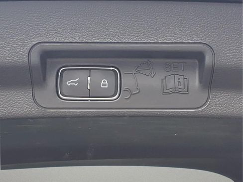 Used 2023 Ford Explorer XLT AWD/4WD image 6