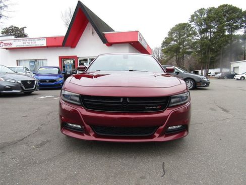 Used 2017 Dodge Charger SXT w/ Navigation & Travel Group image 3
