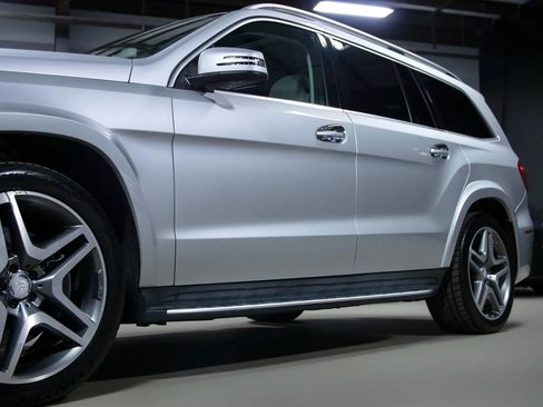 Used 2017 Mercedes-Benz GLS 550 4MATIC image 7