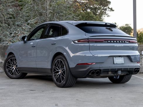 Certified 2025 Porsche Cayenne S image 3