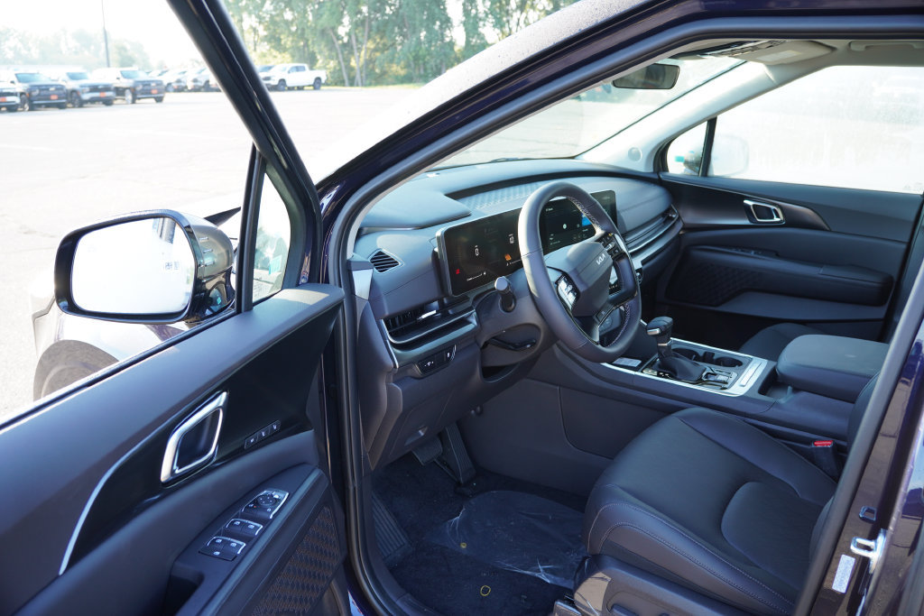 New 2027 Kia Carnival EX FWD image 10
