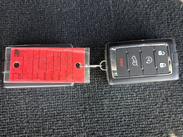 Used 2025 Jeep Grand Cherokee Limited w/ Luxury Tech Group II RWD image 32