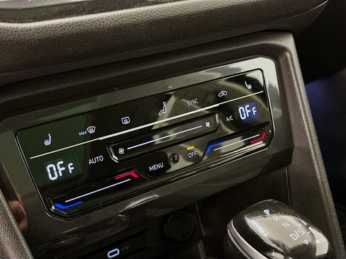 Used 2022 Volkswagen Tiguan SE image 24