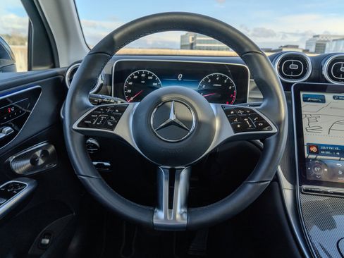 Used 2023 Mercedes-Benz GLC 300 4MATIC image 29