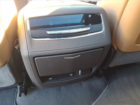 Used 2023 Cadillac Escalade ESV Premium Luxury image 15