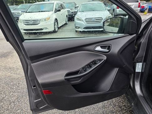 Used 2013 Ford Focus SE w/ Super Fuel Economy (SFE) Pkg image 11