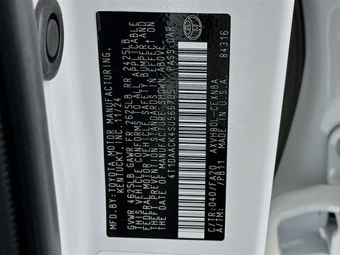 Used 2025 Toyota Camry LE image 12