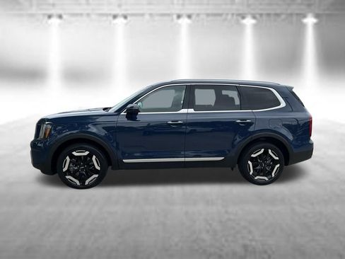 Used 2023 Kia Telluride S w/ S Sunroof Package FWD image 2