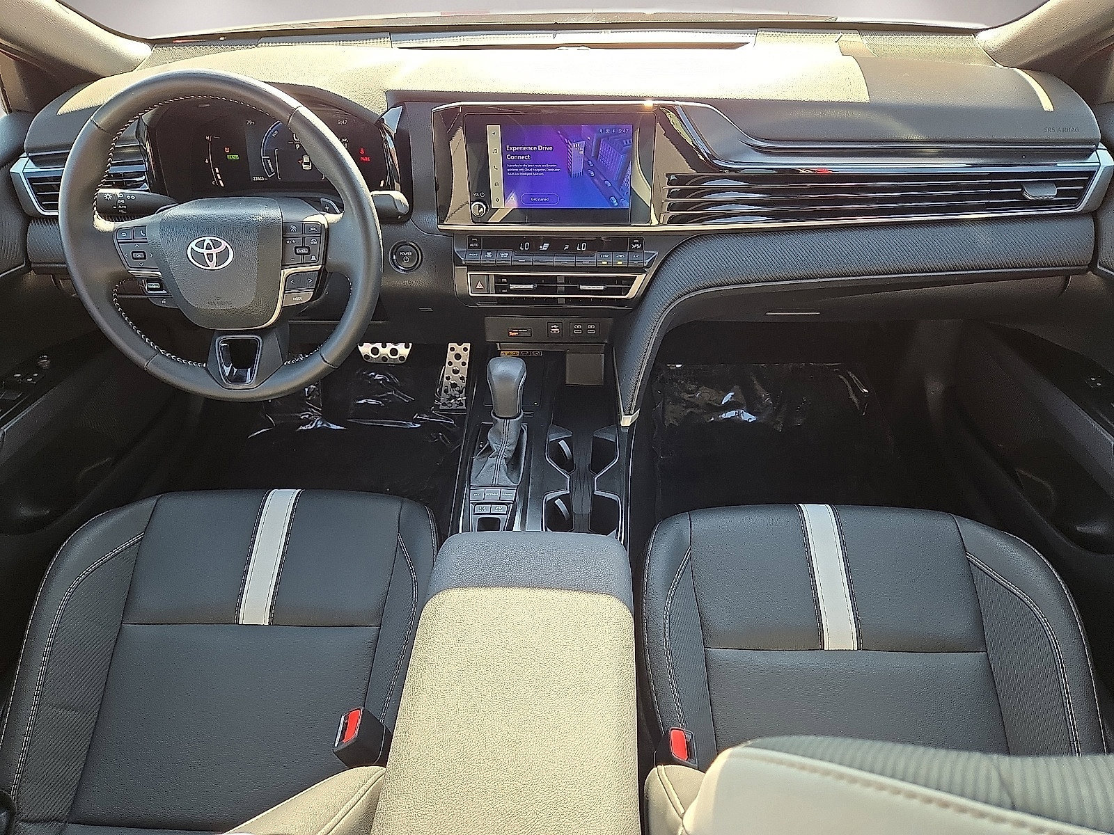 Used 2026 Toyota Camry Hybrid w/ Convenience Package FWD image 16