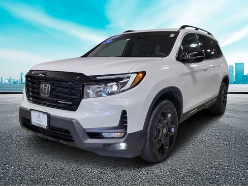 Used 2025 Honda Passport Black Edition image 2