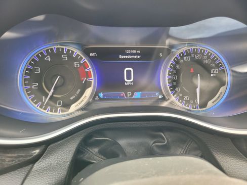 Used 2015 Chrysler 200 C w/ Sun/Sound Group FWD image 30