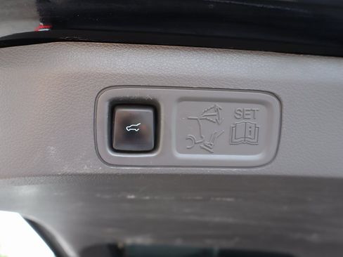 Used 2020 Ford Expedition Limited image 31