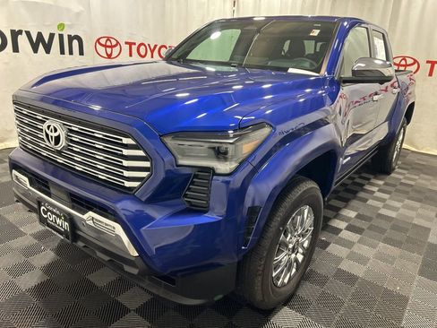 Used 2024 Toyota Tacoma Limited w/ Limited Package (LT) image 3