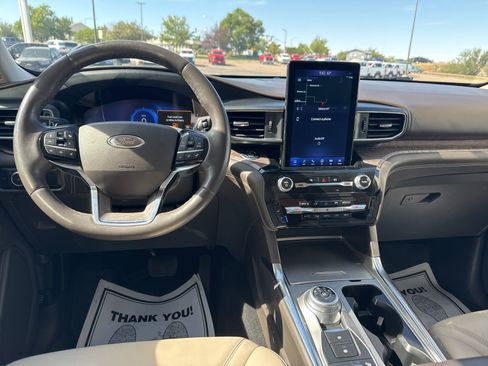 Used 2021 Ford Explorer Platinum image 12