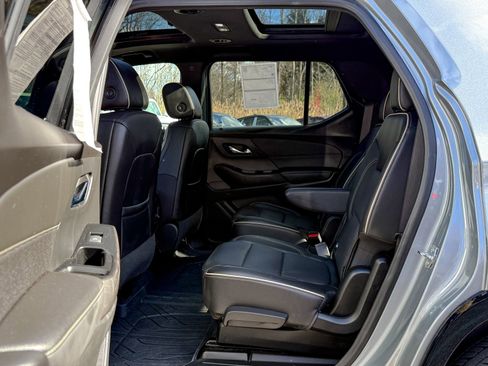 Used 2023 Chevrolet Traverse Premier w/ Redline Edition image 18