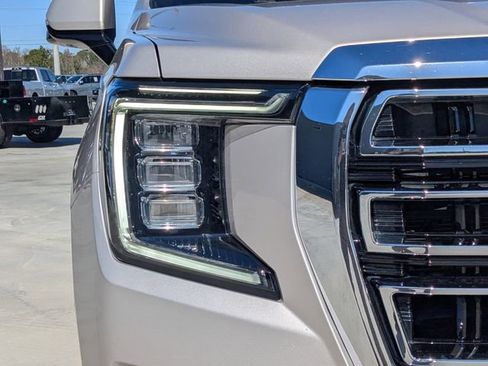 Used 2021 GMC Yukon SLT w/ SLT Premium Package image 9