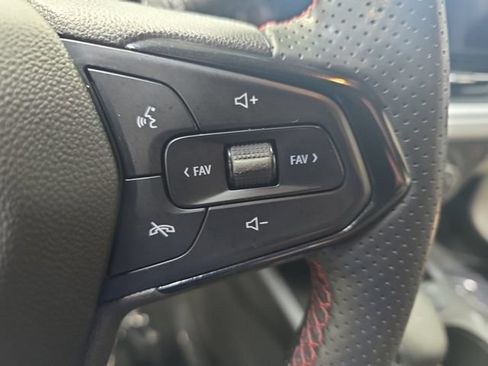 Used 2024 Chevrolet Trax RS w/ Sunroof Package FWD image 19