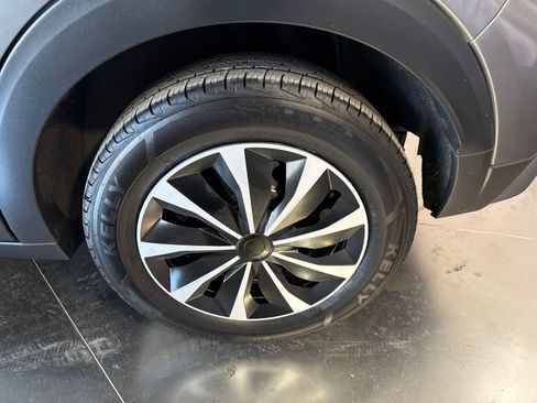 Used 2023 Nissan Kicks S FWD image 10