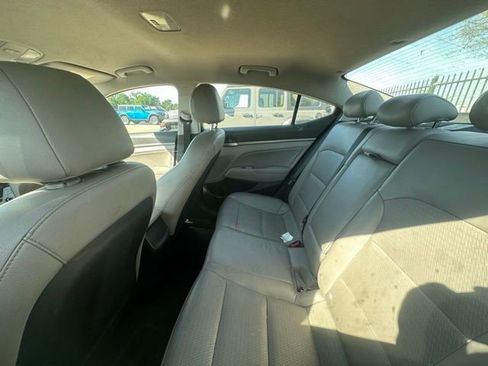 Used 2017 Hyundai Elantra Limited image 8