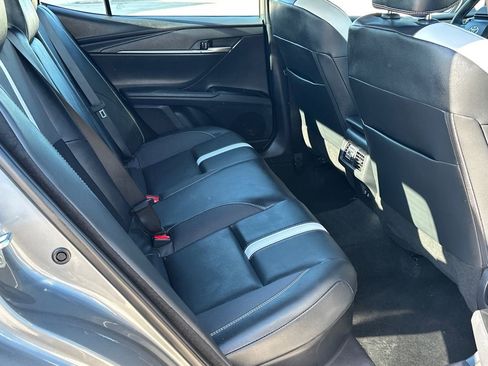 Used 2025 Toyota Camry SE image 8