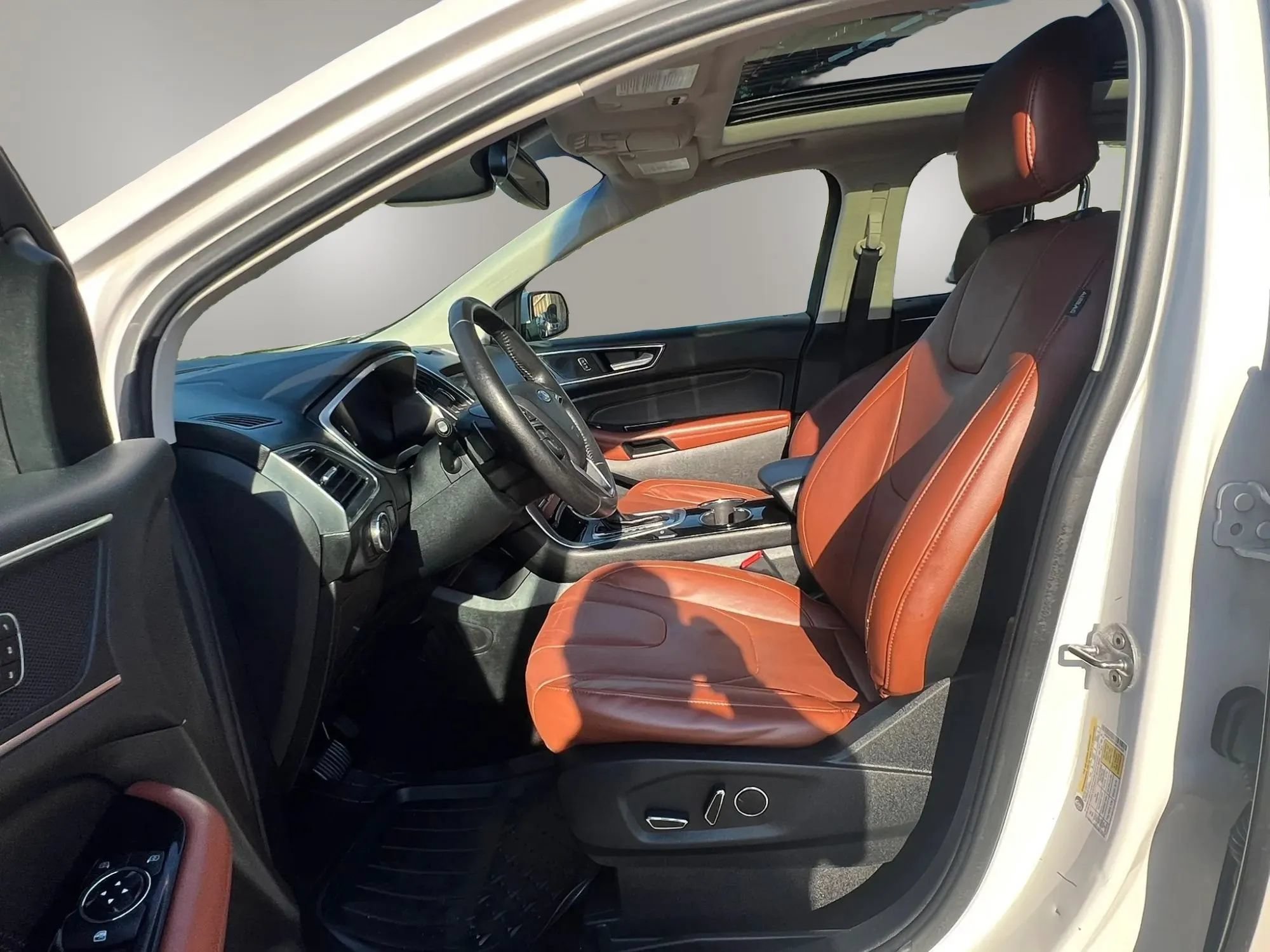 Used 2016 Ford Edge Titanium w/ Equipment Group 302A AWD/4WD image 27