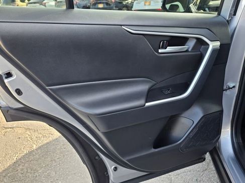 Used 2025 Toyota RAV4 XLE image 19