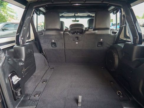 Used 2019 Jeep Wrangler Unlimited Rubicon AWD/4WD image 11