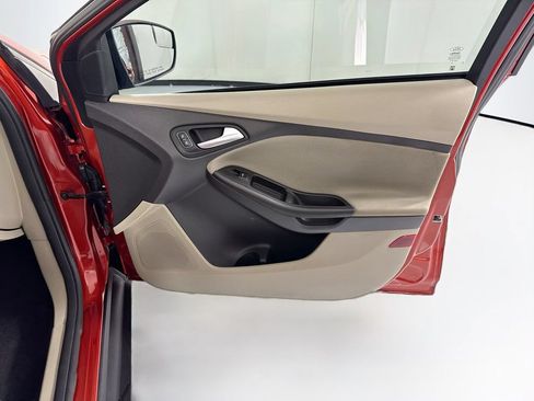 Used 2018 Ford Focus SE FWD image 25