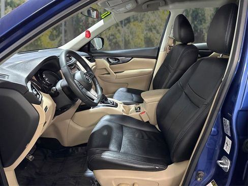 Used 2017 Nissan Rogue SV w/ SV Premium Package image 9