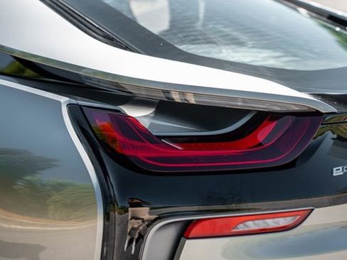 Used 2019 BMW i8 Coupe AWD/4WD image 18