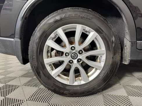 Used 2018 Nissan Rogue SV image 45