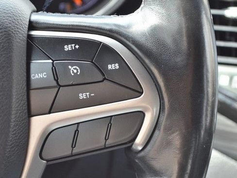Used 2020 Jeep Grand Cherokee Altitude AWD/4WD image 21