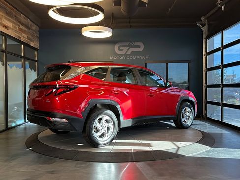 Used 2023 Hyundai Tucson SE AWD/4WD image 3