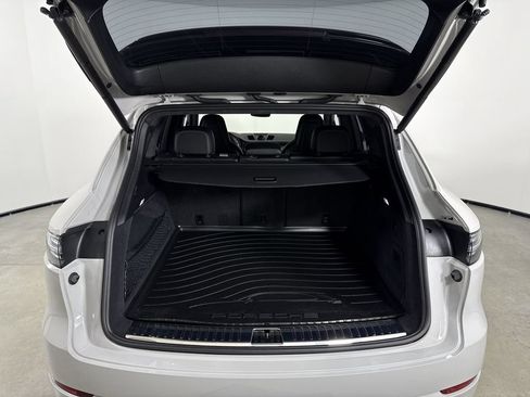Certified 2023 Porsche Cayenne Turbo AWD/4WD image 20