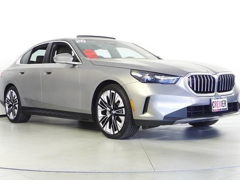 Used 2026 BMW 530i w/ Premium Package RWD image 4