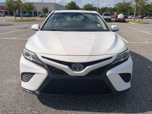 Used 2019 Toyota Camry SE FWD image 9