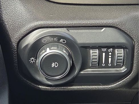 Used 2018 Jeep Wrangler Sport AWD/4WD image 34
