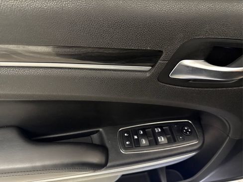Used 2018 Chrysler 300 Touring w/ Driver Convenience Group RWD image 32