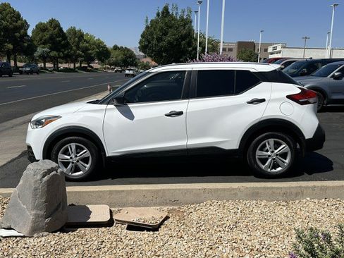Used 2020 Nissan Kicks S FWD image 6