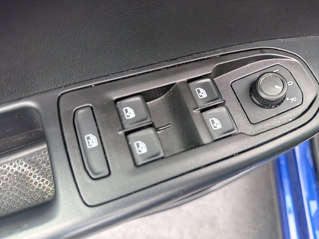 Used 2023 Volkswagen Taos S FWD image 4