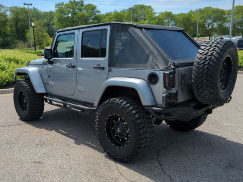 Used 2014 Jeep Wrangler Unlimited Sahara w/ Dual Top Group AWD/4WD image 6