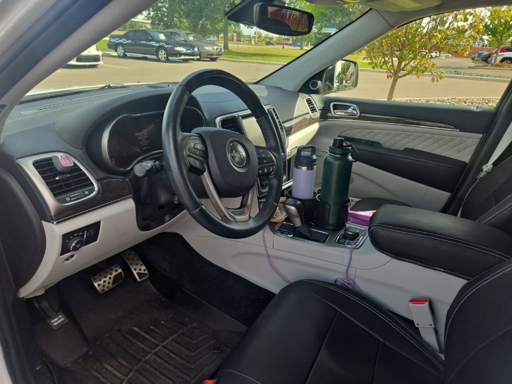 Used 2017 Jeep Grand Cherokee Summit AWD/4WD image 8