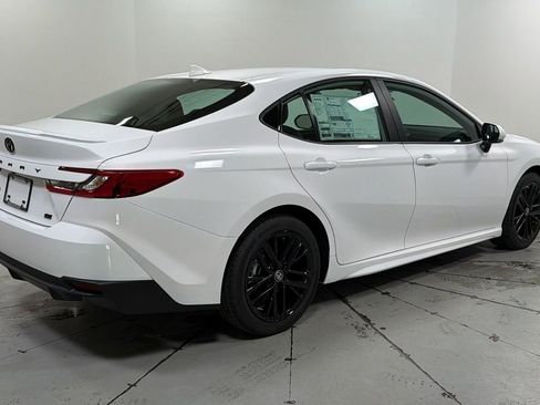 New 2026 Toyota Camry SE image 5